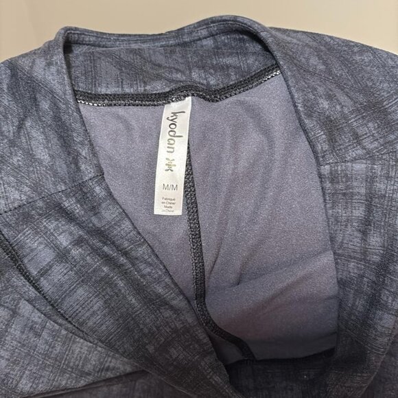 High-Waisted Graphite Pattern Leggings - Picture 3 of 7